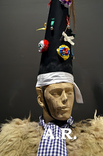 http://1.bp.blogspot.com/-eATY4mPrdyo/UXVxPbNlvfI/AAAAAAAAX7U/WcEK4JA6xWU/s320/2012+07+Museo+Pueblo+Asturias+Mascaras+0032.JPG