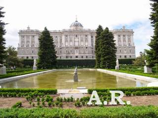 http://1.bp.blogspot.com/-Qr1ZbZ_rZTw/U1idYbCQ1eI/AAAAAAAAsbI/HKleEw6FgV0/s1600/2012+05+Madrid+Palacio+Real+Jardines+Sabatini++0011.JPG